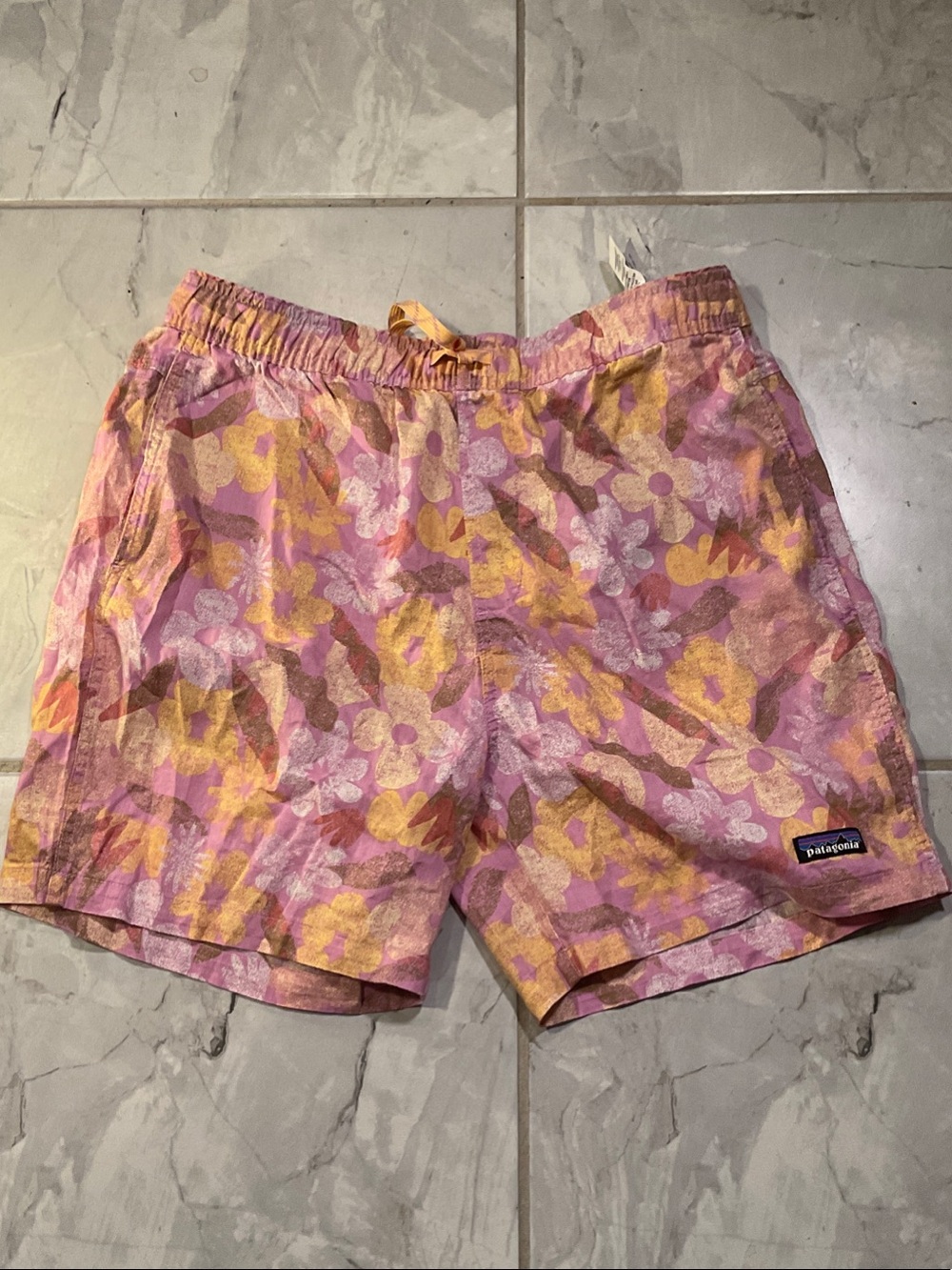 Patagonia Floral Shorts Baggies Natural milkweed mauve medium NWT hemp bl nd